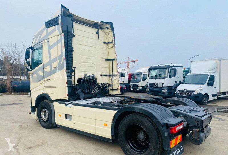 جرار Volvo