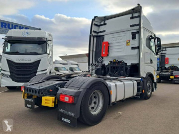 Traktor Iveco