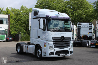 Cabeza tractora Mercedes