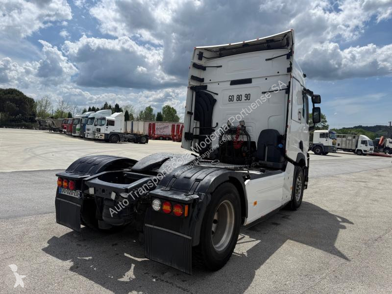 Traktor Renault 520 Gamme T