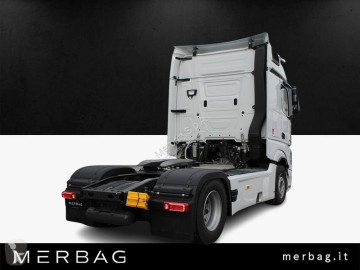 Cabeza tractora Mercedes