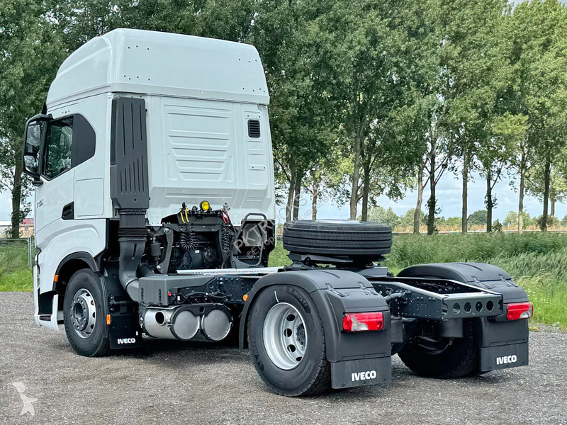 Tractor Iveco AS440S43T/P ON Tractor Head (15...
