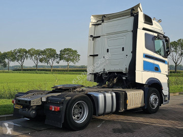 Cabeza tractora Mercedes