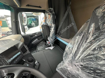 Traktor Mercedes ny