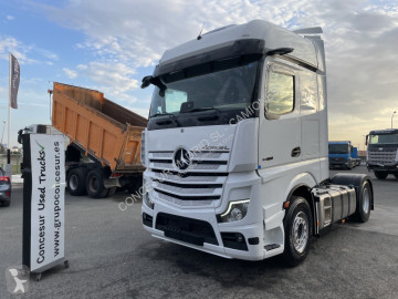 Traktor Mercedes ny
