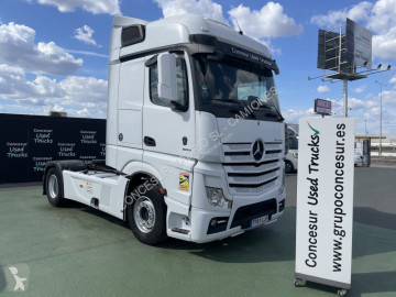 Cabeza tractora Mercedes