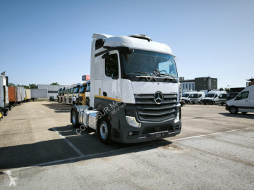 Cabeza tractora Mercedes