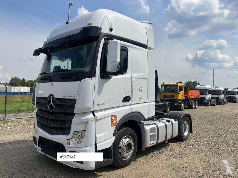Traktor Mercedes 1848...