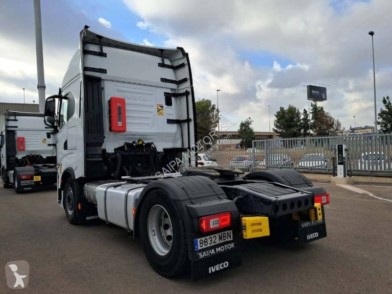Traktor Iveco