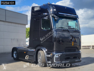 Tractor Mercedes novo