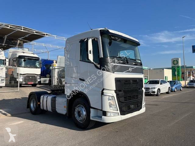 جرار Volvo