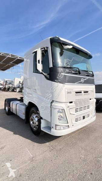 جرار Volvo