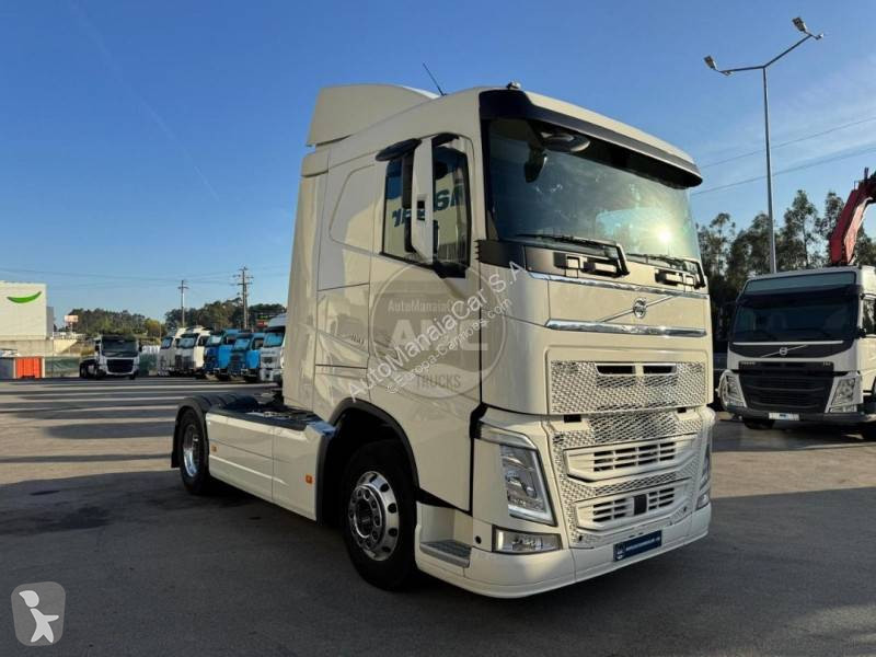جرار Volvo