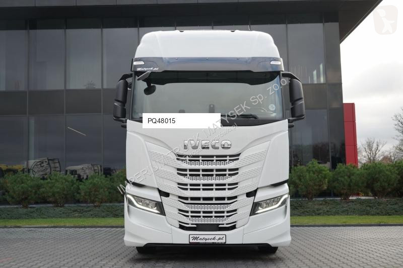 Влекач Iveco 480