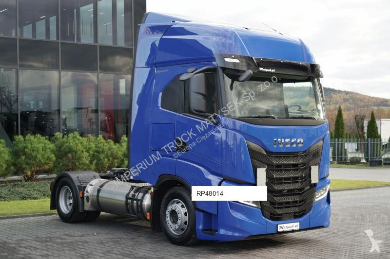 Влекач Iveco 460