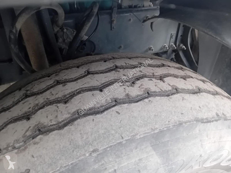 جرار Volvo 480
