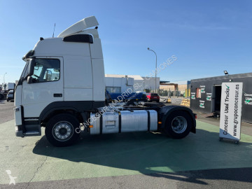 جرار Volvo