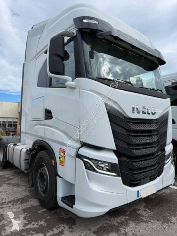 جرار Iveco S-WAY 510