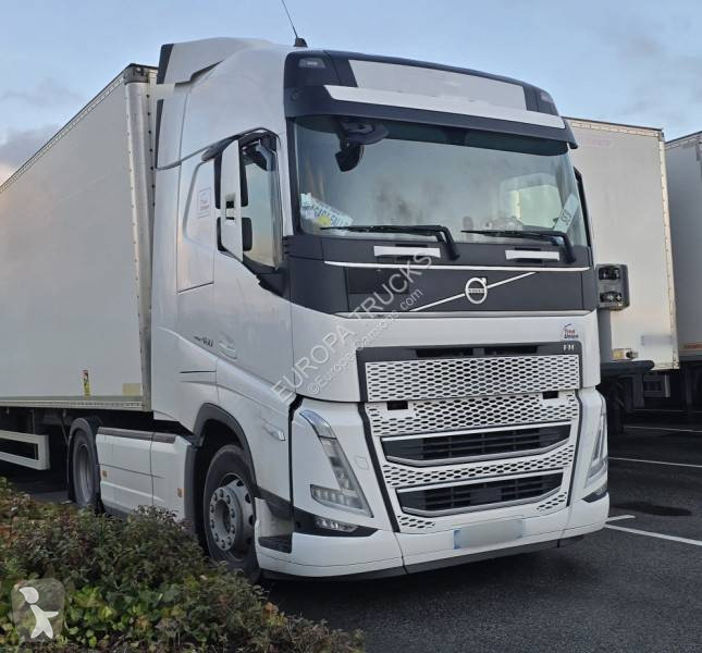 جرار Volvo