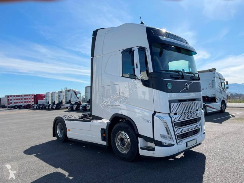 جرار Volvo