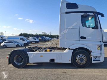 Cabeza tractora Mercedes