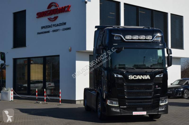 Влекач Scania