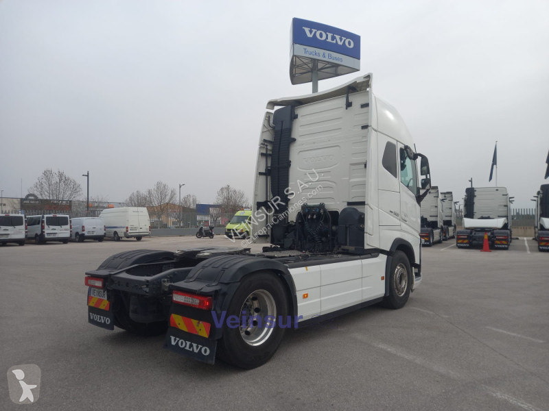 جرار Volvo 4