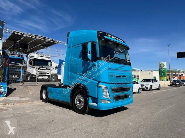 جرار Volvo