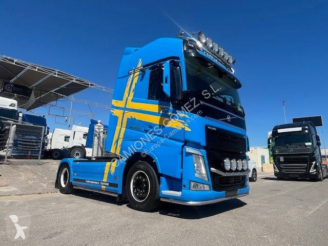 جرار Volvo
