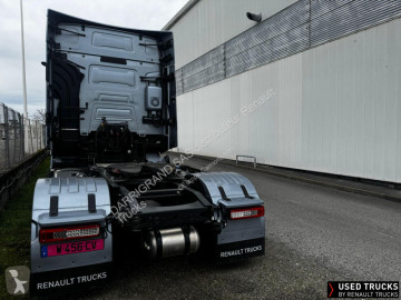 Влекач Renault T-High