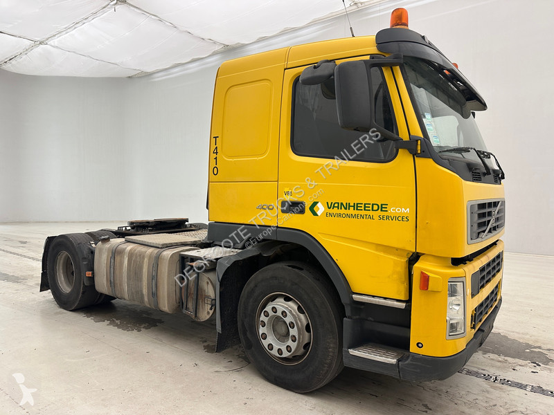 جرار Volvo 400