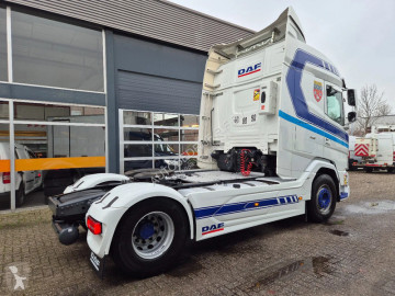 Cabeza tractora DAF