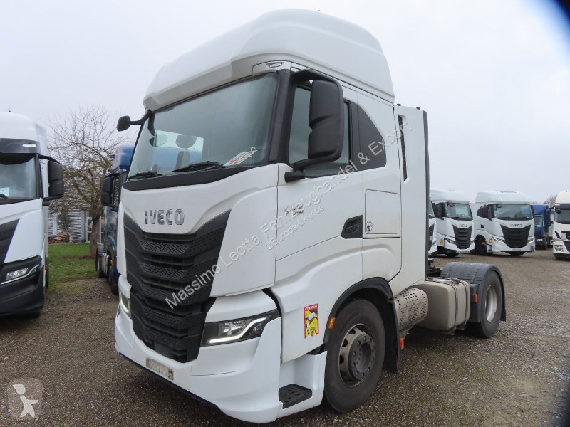 جرار Iveco S-Way 490 Intarder FZ.48