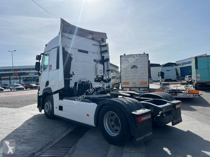 Cap tractor Renault