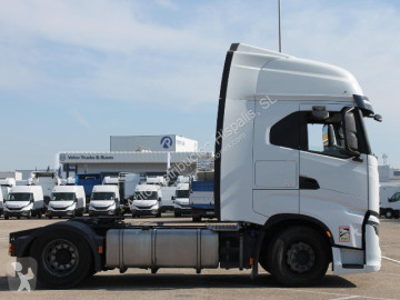 Влекач опасни товари / adr Iveco