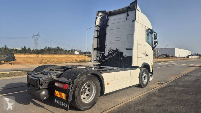 جرار Volvo