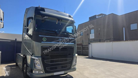 جرار Volvo