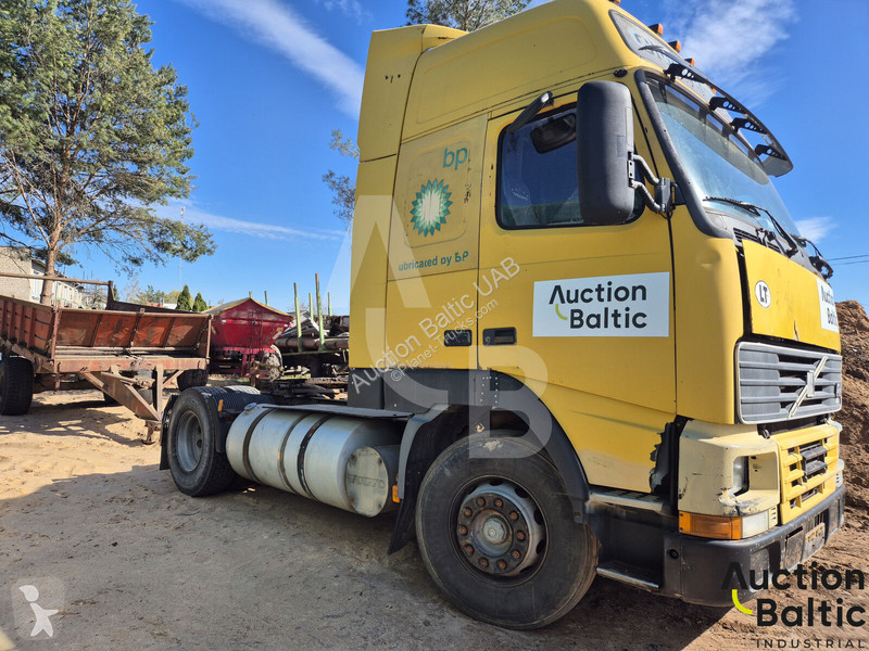 جرار Volvo