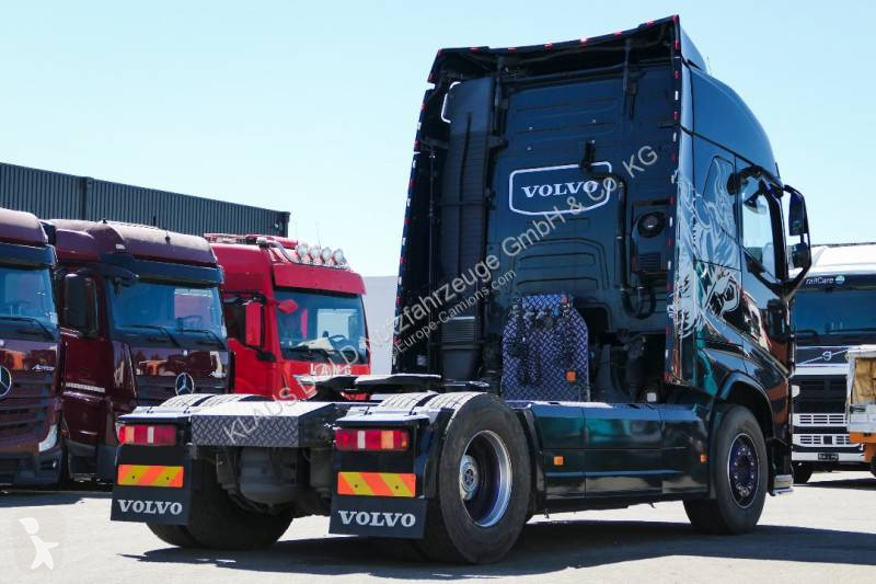 جرار Volvo