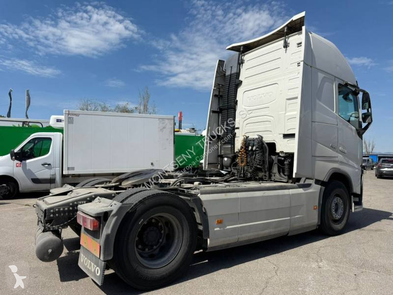 جرار Volvo