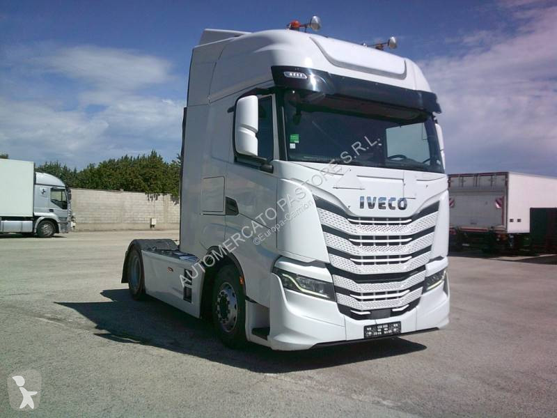 Nyergesvontató Iveco 440 S 48