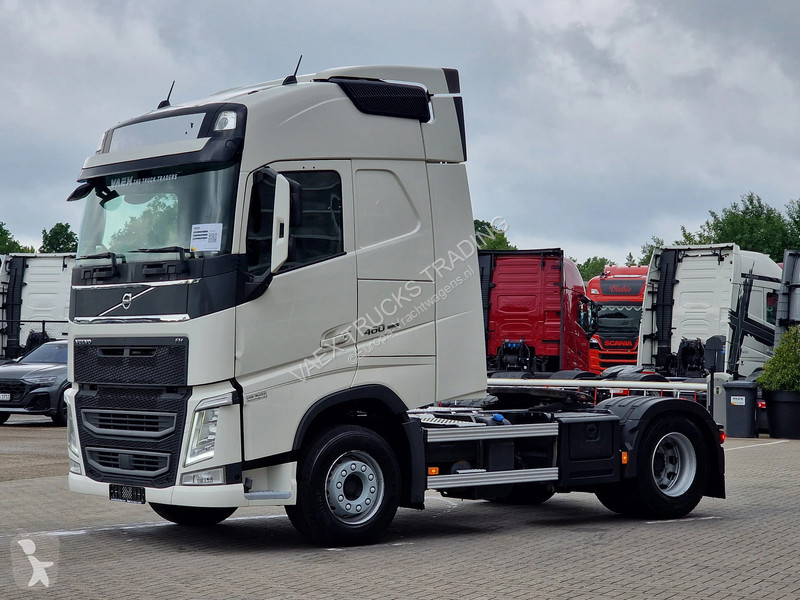 جرار Volvo 13460 Globetrotter 4x2 - Full...