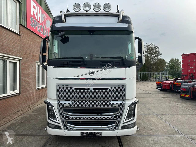 جرار Volvo 16750 8X4 - 180 TON - POWER STEERING...