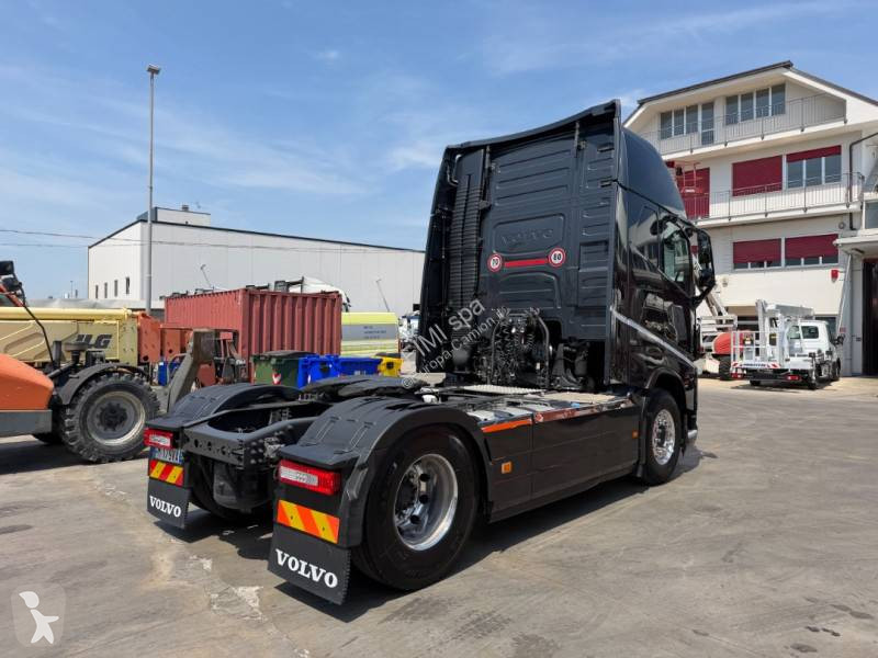 جرار Volvo