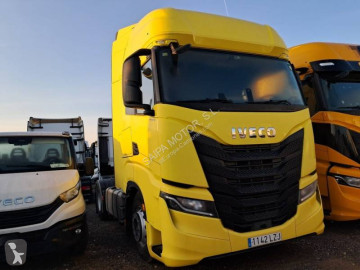 Влекач Iveco S-WAY 490