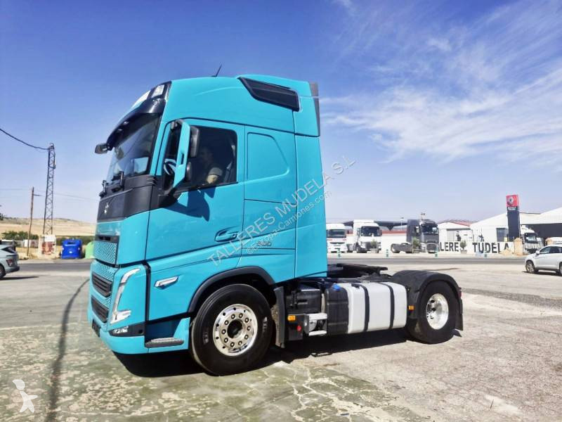 جرار Volvo