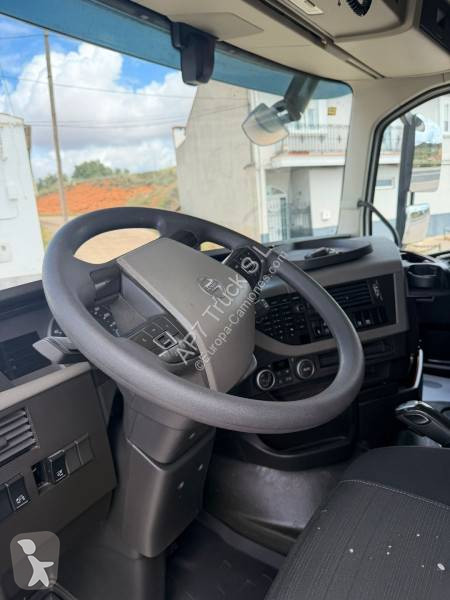 جرار Volvo