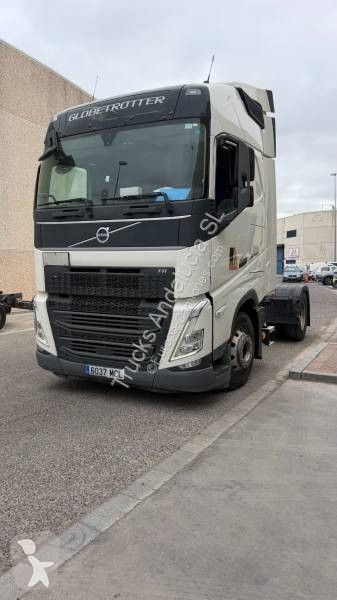 جرار Volvo