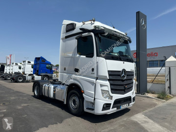Mercedes tractor unit