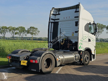 Влекач Iveco